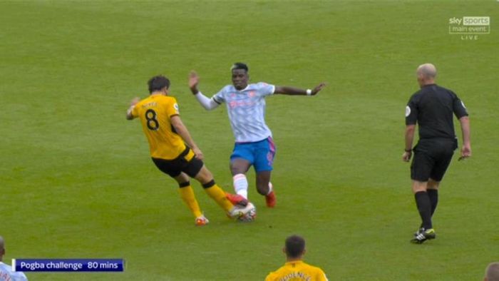 Pogba bị tố 'ăn gian, lừa dối' khi không nhận đã phạm lỗi với Ruben Neves.