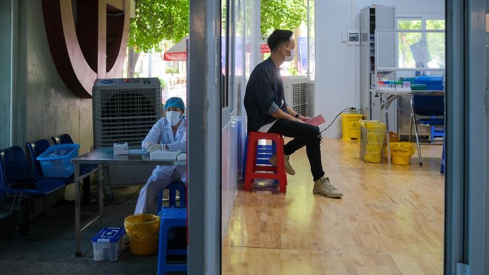 Để đảm bảo an toàn cho bản thân cũng như bệnh nhân và người nhà, cứ 3 ngày/lần, tôi lại xét nghiệm Covid-19. Bệnh nhân cũng được test nhanh trước khi trở về nhà.