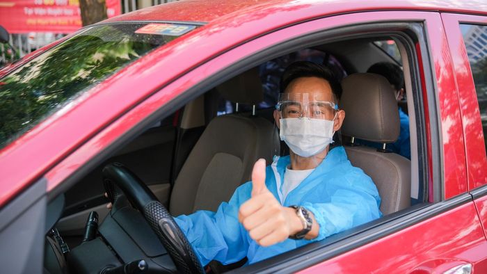 Tôi là Nguyễn Ngọc Quang (sinh năm 1995). Tháng 6/2020, tình cờ biết đến nhóm “Những chuyến xe yêu thương”, chuyên thực hiện các chuyến xe 0 đồng chở bệnh nhân có hoàn cảnh khó khăn từ Hà Nội đến địa phương khác, tôi đăng ký tham gia. Hiện nhóm có khoảng 100 thành viên ở nhiều tỉnh, thành khác nhau.