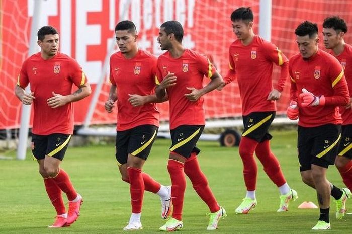 Elkeson, Guangtai và Alan (lần lượt từ trái qua) góp công giúp Trung Quốc vào vòng loại thứ 3. Ảnh: Sina.