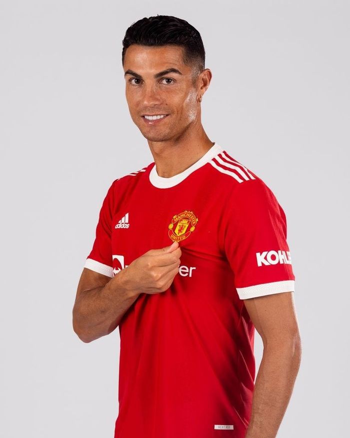 Ronaldo gia nhập MU từ Juventus với giá 23 triệu bảng. Ảnh: Getty.