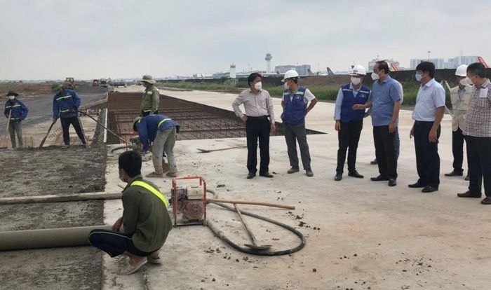 Kiểm tra công trường Dự án cao tốc Phan Thiết – Dầu Giây. Ảnh: Bộ GTVT