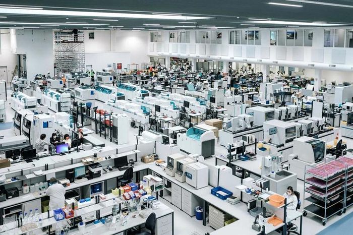 Các phòng thí nghiệm của Rafael Heygster ở thamh phố Frankfurt , nơi đang chẩn đoán, đánh giá và lưu trữ thông tin về các ca nghi nhiễm. Ảnh: FP 