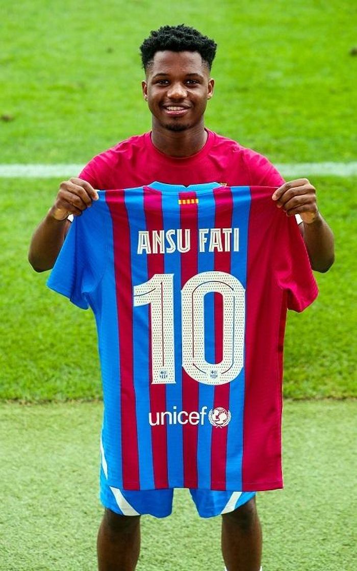 Tài năng 18 tuổi được kỳ vọng kế nhiệm xứng đáng Messi