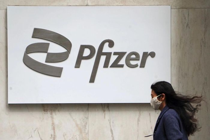Hãng dược Pfizer cho biết họ đã bắt đầu thử nghiệm lâm sàng giai đoạn 2 cho loại thuốc viên điều trị Covid-19. Ảnh: Reuters.