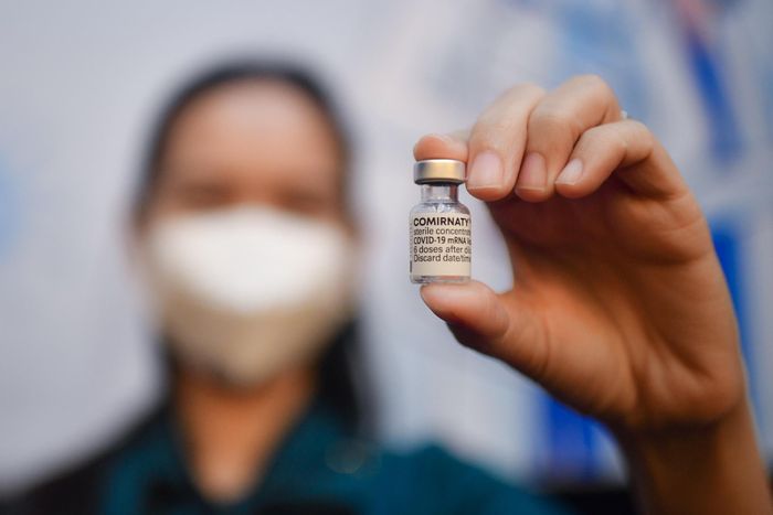  Việt Nam cần có thêm nghiên cứu, xét nghiệm kháng thể để đánh giá hiệu quả của vaccine trước khi đưa ra quyết định. Ảnh minh họa: Duy Hiệu. 