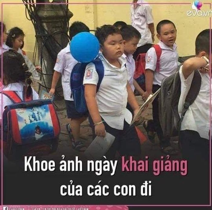 Nhớ lại cách đây không lâu, với hình ảnh tựu trường quen thuộc của mình, Bi Béo bảo: "Cháu rất vinh dự là Gương mặt đại diện ngày Khai giảng mỗi năm. Mặc dù năm nay khai giảng online nhưng hình ảnh ấy vẫn ko ngừng lan tỏa trên khắp các mặt trận"