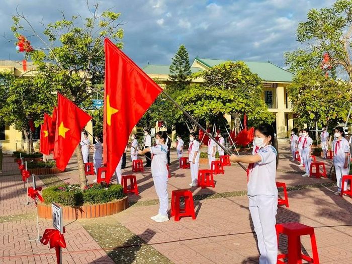  Lễ khai giảng được tiến hành tại Trường THCS Lê Văn Thiêm (TP Hà Tĩnh). (Ảnh: Ngô Tuấn)
