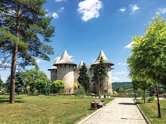 Năm 2009, Moldova trở thành quốc gia đầu tiên ra mắt dịch vụ thoại độ nét cao cho các thiết bị di động và quốc gia này hiện đang xếp thứ ba trên thế giới về tốc độ internet.