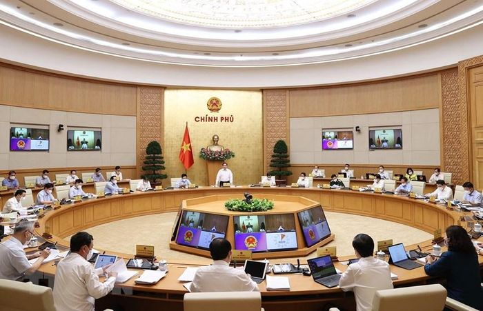  Thủ tướng yêu cầu tại Phiên họp thường kỳ tháng Tám này, các thành viên Chính phủ tập trung thảo luận, đánh giá đúng tình hình; phân tích nguyên nhân, nhất là nguyên nhân chủ quan; đưa ra mục tiêu, giải pháp để thực hiện trong tháng Chín có kết quả cao hơn; làm tiền đề để thực hiện thành công các mục tiêu phát triển kinh tế-xã hội năm 2021 mà Quốc hội giao. (Ảnh: Dương Giang/TTXVN) 