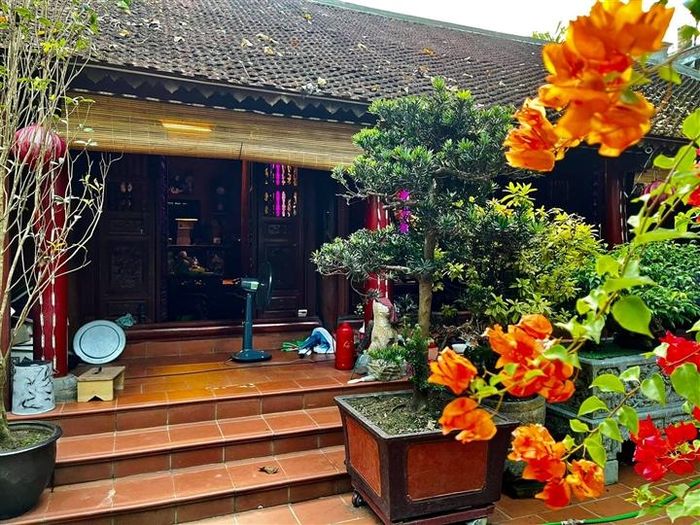 Ngôi nhà của Vượng Râu được xây dựng theo kiến trúc cổ của người miền Bắc, gồm 5 gian nhà. 