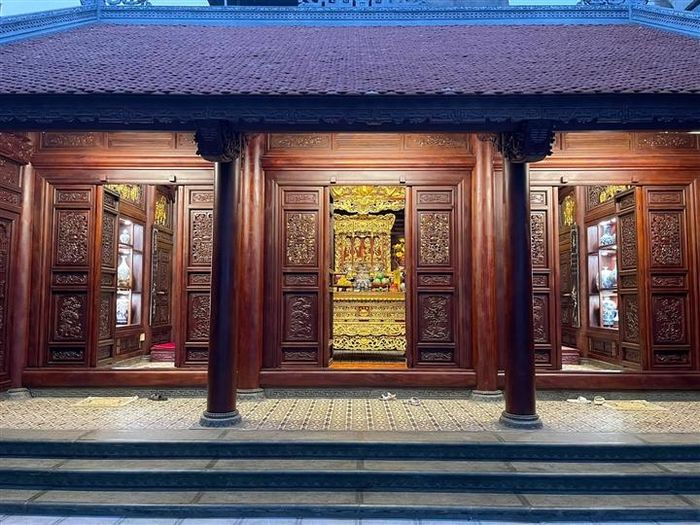 Nam diễn viên hài dùng toàn các loại gỗ quý để dựng nhà như gỗ lim, sến và cẩm lai.