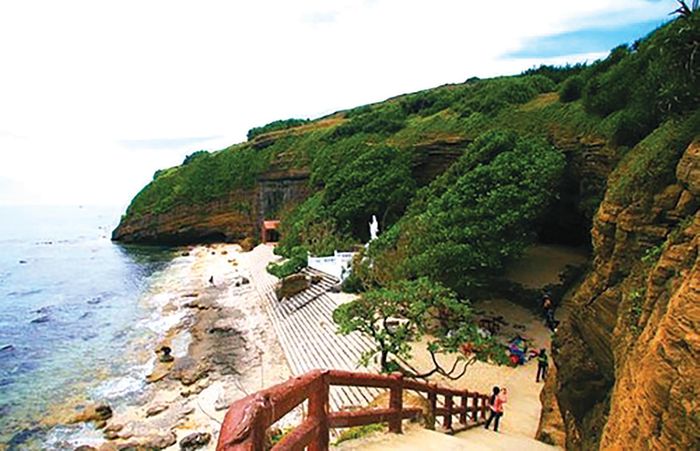 Khu vực chùa Hang.