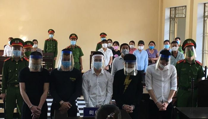 Các bị cáo tại phiên tòa.