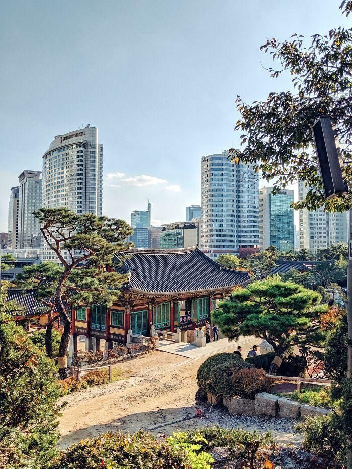 Khi lịch sử và hiện đại gặp nhau, cùng tồn tại một cách hòa bình.
