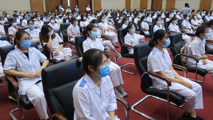 Trong 1 ngày, Hải Phòng đã tập hợp Đoàn công tác 200 người lên đường hỗ trợ Hà Nội.