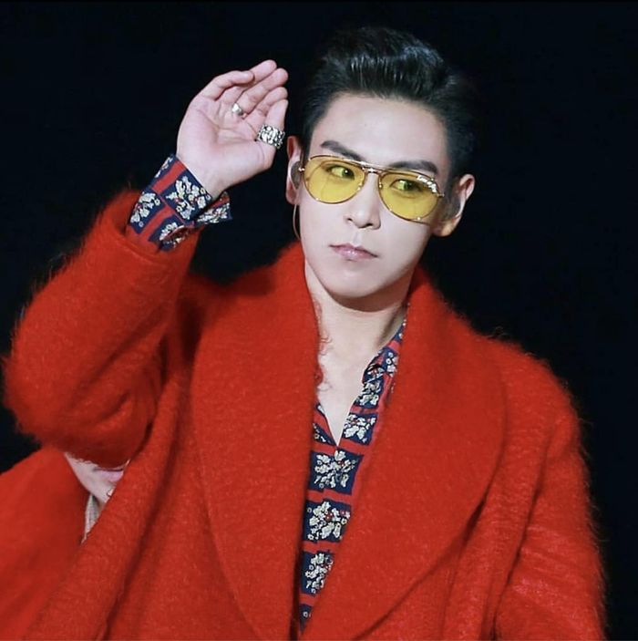 Theo SCMP, T.O.P sở hữu khối tài sản khoảng 25 triệu USD. Khác với G-Dragon và Taeyang, nam ca sĩ vô tình lộ danh tính ngôi sao quyền lực trong lúc dùng thẻ đen Hyundai Black Card KAL thanh toán trực tuyến. Thẻ của thành viên Big Bang sử dụng thuộc dạng hiếm, chỉ có 0,05% dân siêu giàu ở Hàn có cơ hội sử dụng. Ảnh: SCMP.