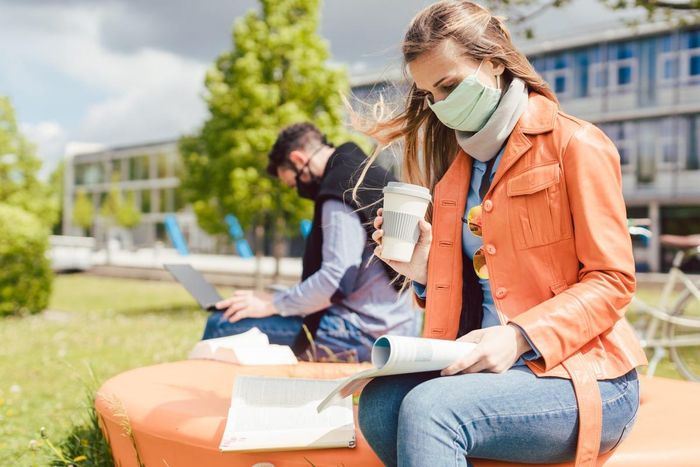  Số lượng nữ sinh viên theo học đại học tại Mỹ dần chiếm áp đảo so với nam giới. 