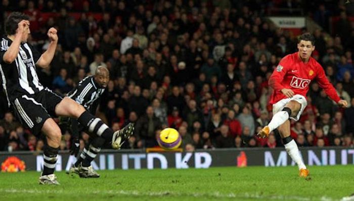 Ronaldo đã lập hat-trick vào lưới Newcastle ở mùa giải 2007-08