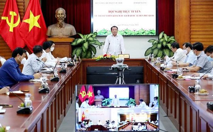 Hội nghị trực tuyến giữa Bộ VHTTDL và UBND tỉnh Kiên Giang về Kế hoạch thí điểm đón khách du lịch quốc tế đến Phú Quốc. Ảnh: Thiện Tâm
