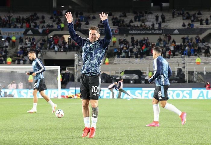 Messi và các đồng đội khởi động trước trận đấu