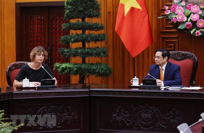 Thủ tướng Phạm Minh Chính tiếp Đại sứ Hà Lan tại Việt Nam Elsbeth Akkerman. (Ảnh: Dương Giang/TTXVN)