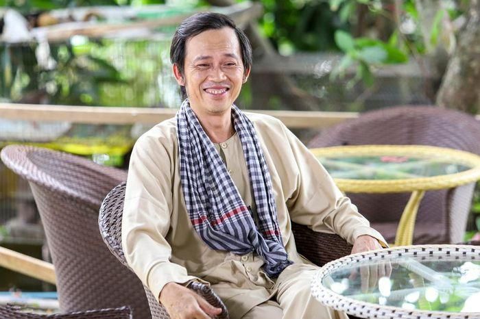 Danh hài Hoài Linh cũng bị nhiều người la ó, chỉ trích vì làm từ thiện.