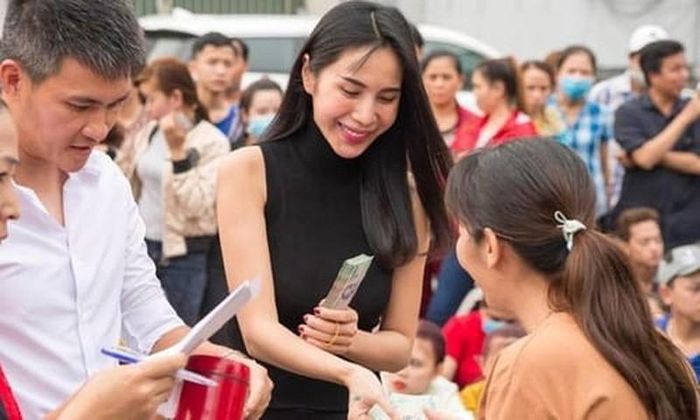 Hiện tại nhiều khán giả vẫn mong chờ Thủy Tiên sao kê số tiền từ thiện năm ngoái.