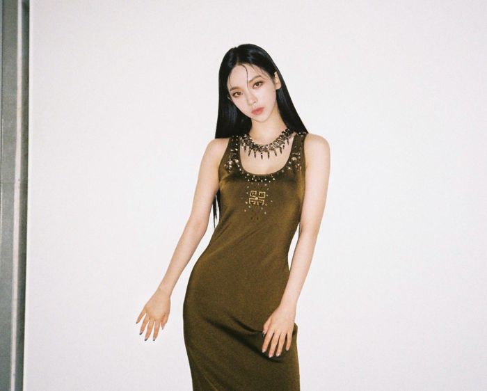  Thuật ngữ "ulzzang" dùng để chỉ người không hoặc chưa có ý định hoạt động nghệ thuật. Tuy nhiên, họ được chú ý nhờ vẻ ngoài nổi bật, phong cách thời trang sành điệu. Ảnh: @aespa_official. 