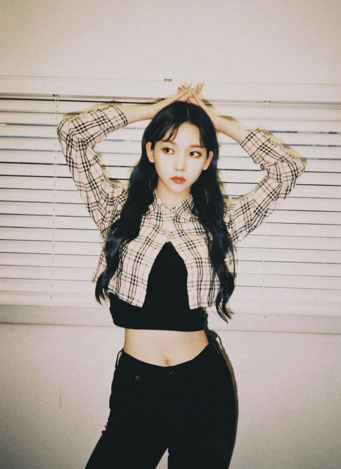 Trước khi trở thành thực tập sinh của SM Entertainment, Karina từng là ulzzang nổi tiếng của Hàn Quốc. Ảnh: @aespa_official.