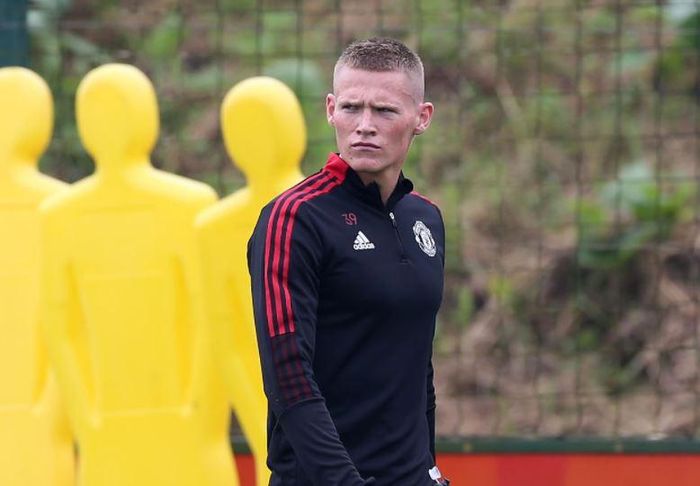  Scott McTominay vừa bình phục chấn thương và trở lại tập luyện. Tuy nhiên, HLV Solskjaer nhiều khả năng sẽ không để cầu thủ sinh năm 1996 ra sân nhằm tránh rủi ro. 