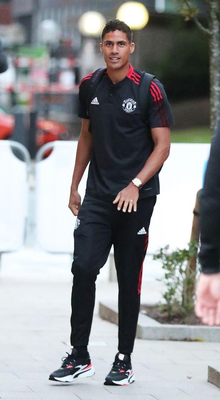  Raphael Varane đã chứng tỏ tầm ảnh hưởng ở ngay trận ra mắt Man Utd. HLV Solskjaer có thể tiếp tục tin tưởng cặp trung vệ sinh năm 1993 Maguire, Varane ở trận đấu thứ 2 trên sân nhà Old Trafford mùa này.