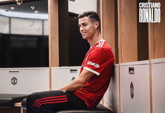 Ronaldo tại phòng thay đồ MU, nơi lưu giữ nhiều ký ức đặc biệt của anh năm xưa