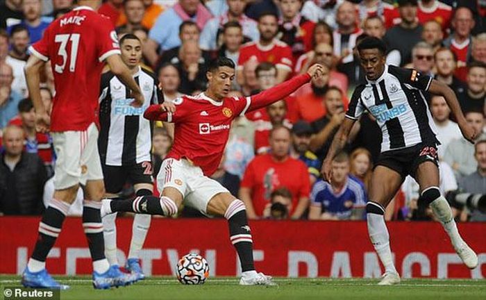 Một tình huống đi bóng của CR7