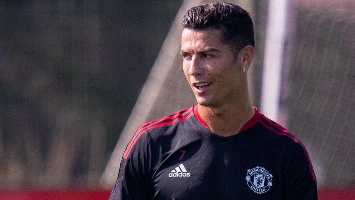 Ronaldo tập luyện và sẵn sang cho trận ra mắt MU. (Ảnh: The Times)