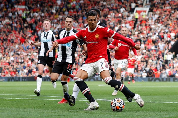  Pha ghi bàn thứ hai của Ronaldo. Ảnh: Reuters. 