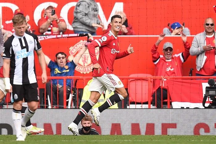 Ronaldo tạo ra nhiều cột mốc đáng nhớ trong lần quay trở lại MU