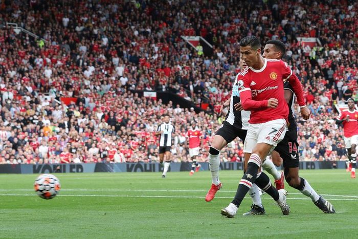 Ronaldo thể hiện bản năng săn bàn ấn tượng