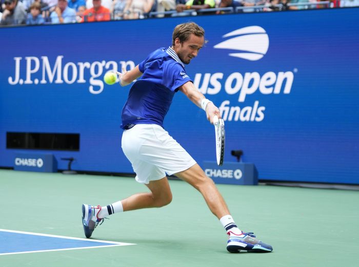 Khả năng di chuyển cứu bóng của Medvedev nhiều lần khiến Djokovic nản chí và đánh hỏng.