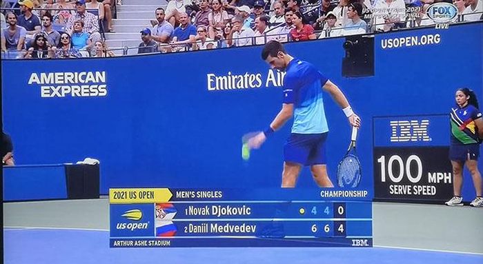 Djokovic bị dẫn tới 4-0 trong set thứ ba