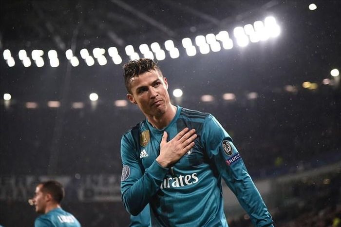 Ronaldo phiên bản hoàn hảo nhất là trong màu áo Real