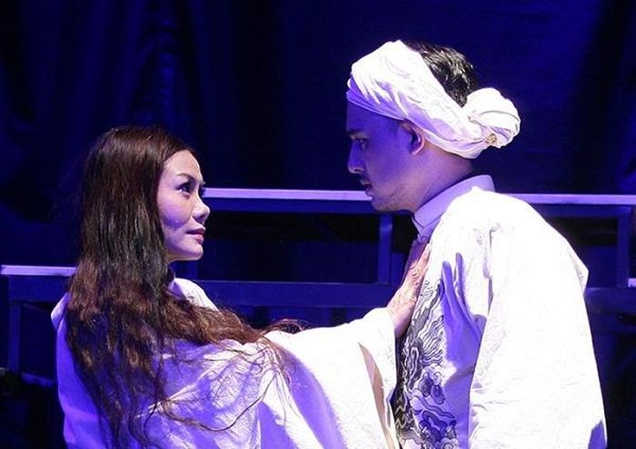 NSND Hoàng Yến (vai Thị Lan) và Lê Hoàng Giang (vai nhà vua) trong “Yêu là thoát tội”