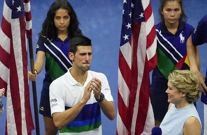 Sau trận chung kết US Open 2021, Djokovic tiếp tục khóc nức nở. Anh chỉ còn cách lịch sử đúng 1 trận đấu nhưng thất bại. Djokovic chưa thể bứt lên để trở thành tay vợt nam đầu tiên giành được 21 Grand Slam trong lịch sử quần vợt. Djokovic biết mọi thứ sẽ khó khăn trong năm 2022 khi các đối thủ của anh sẽ trở lại.