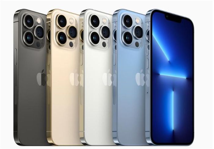 Loạt iPhone 13 Pro cũng trang bị chip Apple A15 Bionic như phiên bản thường và thêm chip đồ họa 5 lõi. 