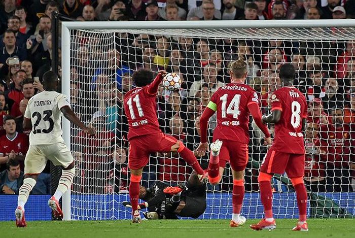 Pha đá 11m hỏng của Salah