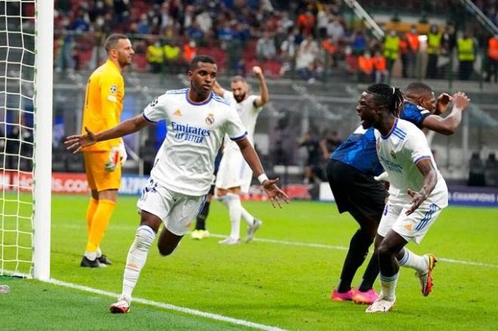 Rodrygo ghi bàn vào lưới Inter