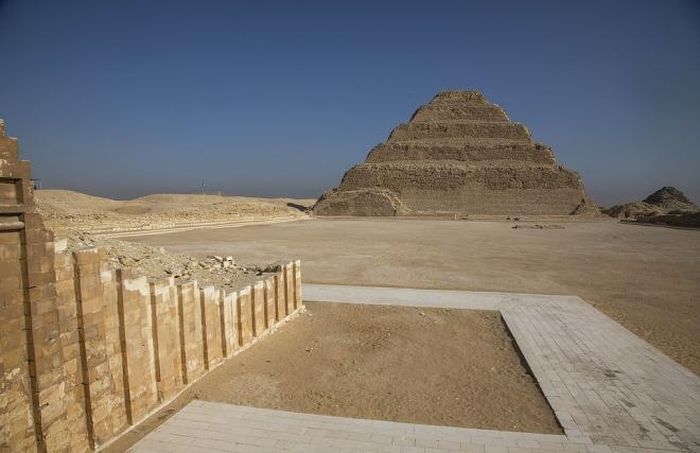 Kim tự tháp bậc thang, nơi an nghỉ của pharaoh Djoser
