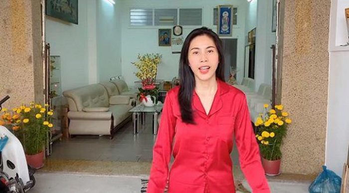 Vì thế, năm 2011, khi đã tích cóp được một số tiền, Thủy Tiên mua cho mẹ căn nhà 5 tỷ ở Kiên Giang dù mình vẫn ở Sài Gòn. Ảnh chụp màn hình