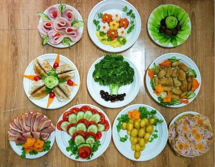 Người bệnh COVID-19 nên tận dụng không khí bữa ăn và trình bày thực phẩm để bù đắp cho giảm mùi vị