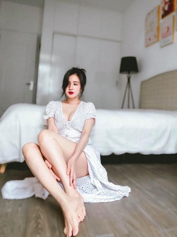 Mới đây, khi đọc 7749 câu hỏi từ cư dân mạng về chuyện chồng con, hot girl bà Tưng đã đáp trả bằng bình luận dài dằng dặc, trả lời chuyện tại sao mình chưa lấy chồng.